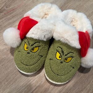 American Eagle Outfitters Green Grinch Slippers with Red Accents